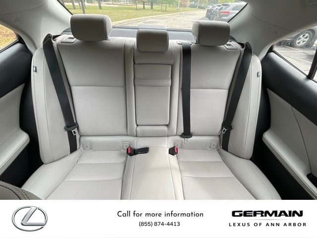 2016 Lexus IS 300 photo 12