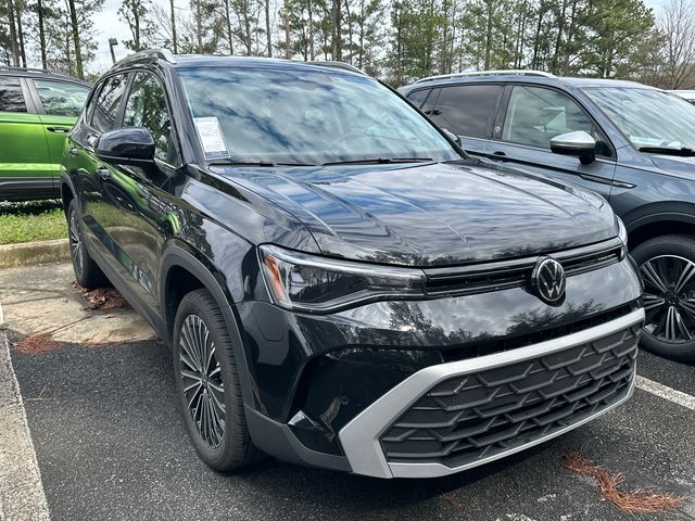 2025 Volkswagen Taos SE FWD