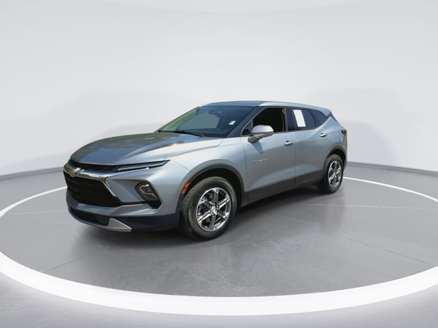 Used 2025 Gray Chevrolet LT image 4