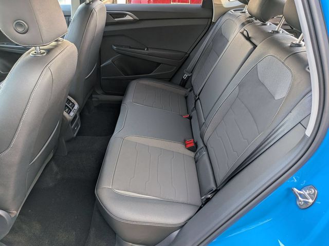 2025 Volkswagen Taos SE Black - Photo 25