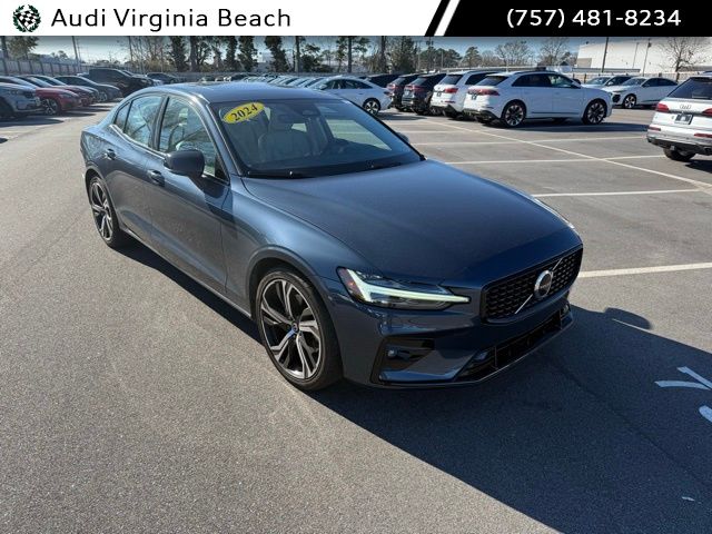 2024 Volvo S60 B5 Core Dark Theme FWD