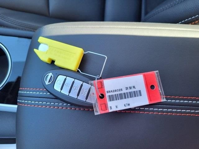 New 2025 Gray Nissan 2.5 SR image 30