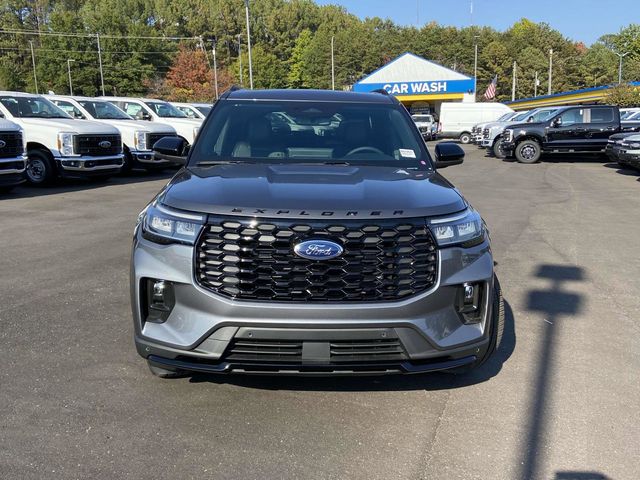 2025 Ford Explorer ST-Line 9