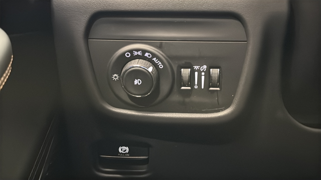 Used 2024 Silver Zynith Jeep Summit Reserve image 35