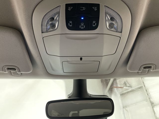 2023 Chrysler Pacifica Touring L photo