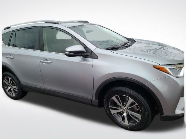 2018 Toyota RAV4 XLE 10