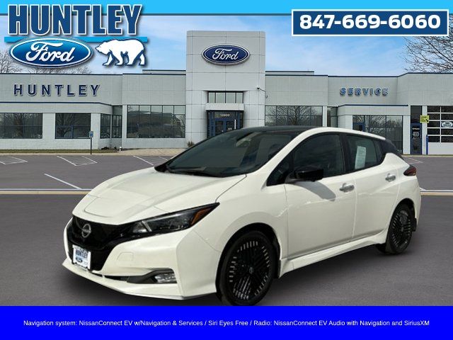 Super Black/Pearl White 2025 Nissan LEAF Hatchback Front-Wheel Drive Automatic