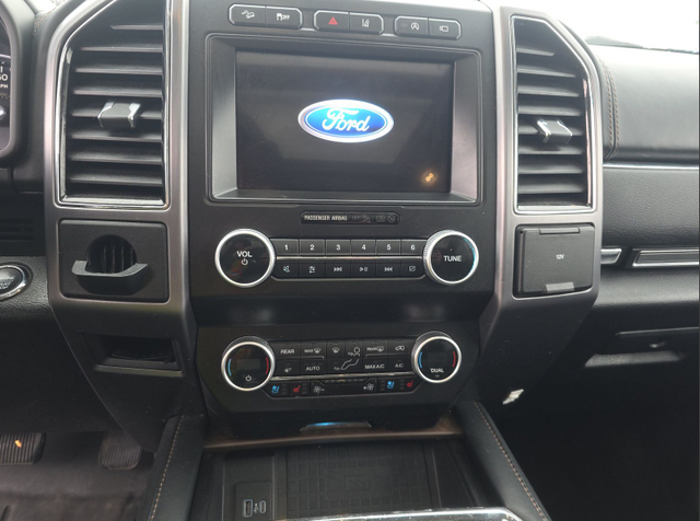 2021 White Ford Expedition Platinum 4X4 SUV