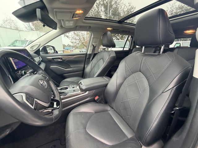 2023 Toyota Highlander Platinum  at Davis Toyota of Orangeburg