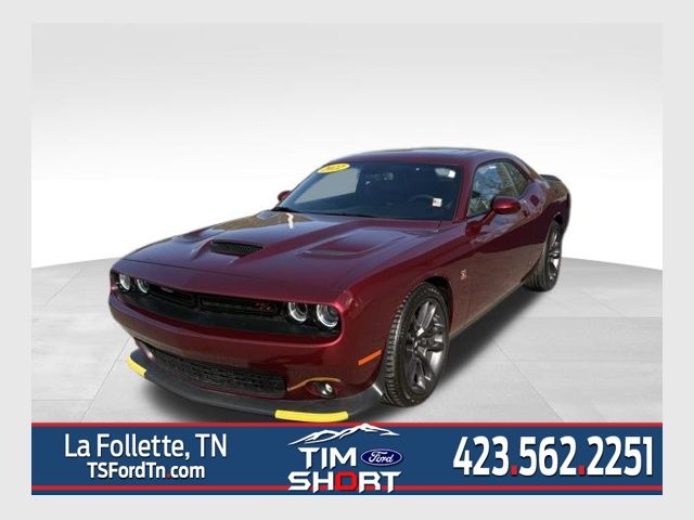 Octane Red Pearlcoat 2022 Dodge Challenger R/T Scat Pack RWD Coupe Rear-Wheel Drive 6-Speed Manual