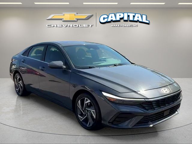 Used 2025 Gray Hyundai SEL Convenience image 7