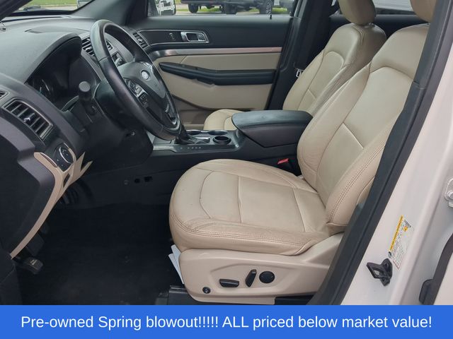 Used 2019 White Platinum Clearcoat Metallic Ford XLT image 23