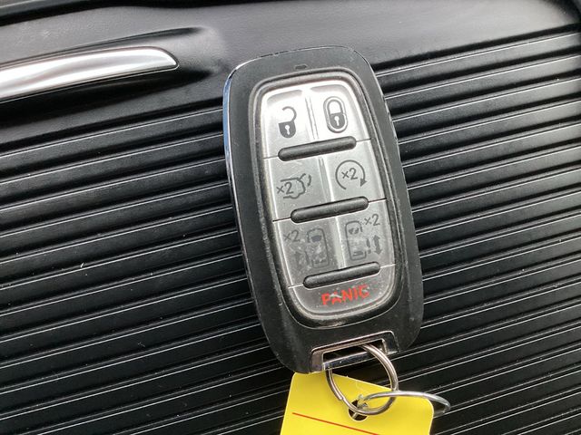 Used Car 2023 Chrysler Pacifica  Touring L For Sale Under $30,000 In San Antonio, Texas