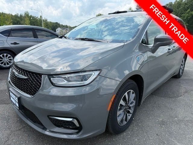2022 Chrysler Pacifica Hybrid Touring L FWD