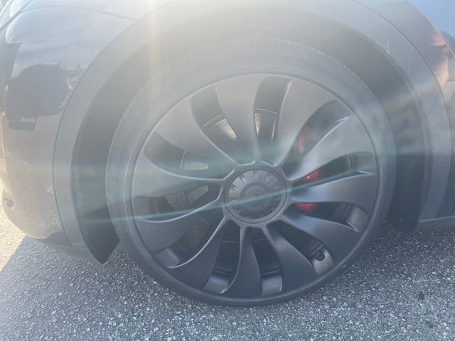 Used 2025  Tesla Performance image 2