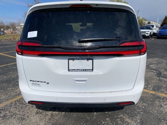 2024 Chrysler Pacifica Touring L 6