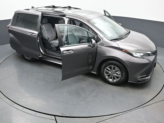 2021 Toyota Sienna XLE 46