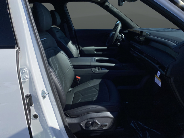 New 2027 White Kia X-Pro SX-Prestige image 8