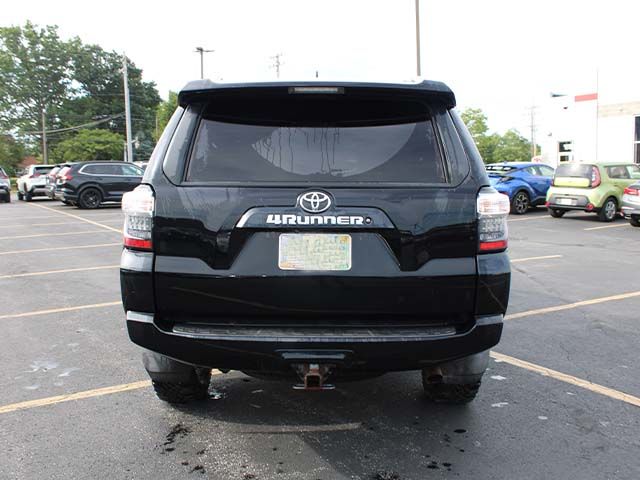 Used 2016 Midnight Black Metallic Toyota SR5 image 6
