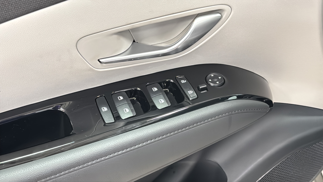 Used 2024 White Pearl Hyundai SEL Convenience image 21