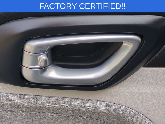 Used 2024 White Jeep Latitude image 28