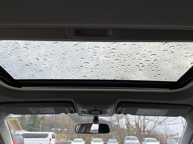 Used 2016  Toyota XLE image 18