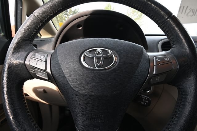 Used 2011 Green Toyota Base image 11
