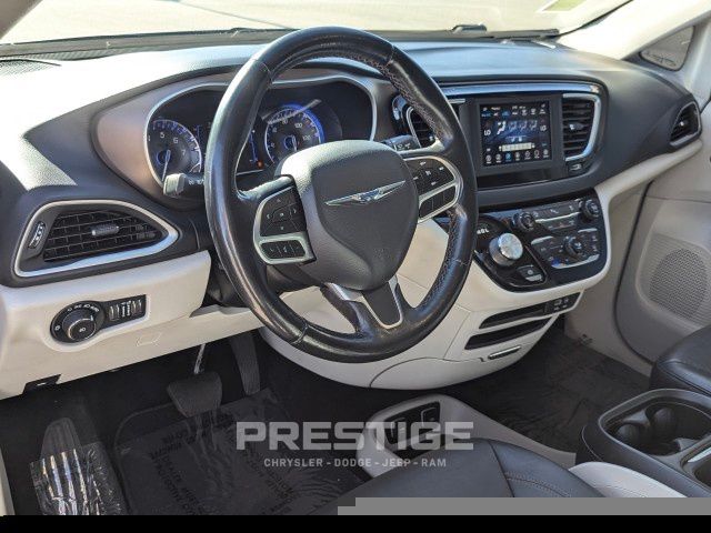 2019 Chrysler Pacifica Touring L 11