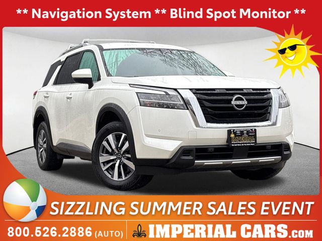Pearl White Tricoat/Super Black 2024 Nissan Pathfinder SUV / Crossover All-Wheel Drive 9-Speed Automatic