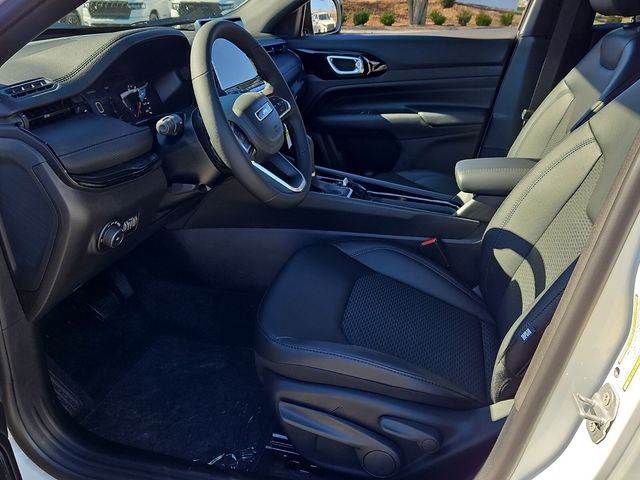 New 2026 White/off-white Jeep Latitude image 13