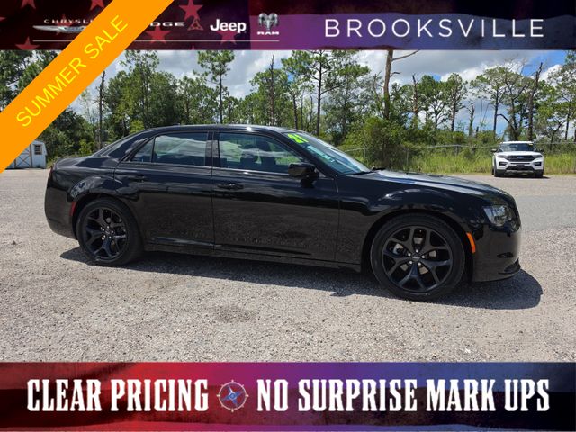 Gloss Black 2021 Chrysler 300 Sedan Rear-Wheel Drive 8-Speed Automatic
