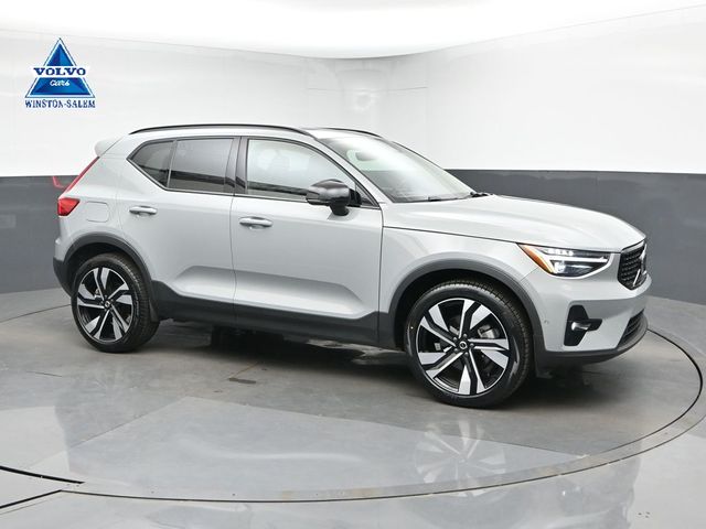 Gray (Vapour Grey Metallic) 2025 Volvo XC40 SUV / Crossover All-Wheel Drive Automatic