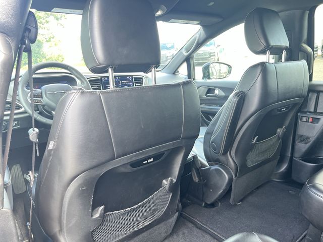 Used 2025 Black Chrysler Select image 34