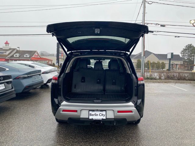 View vehicle photo 5