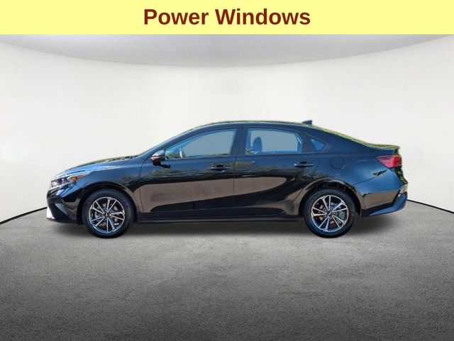 2023 Kia Forte LXS 8