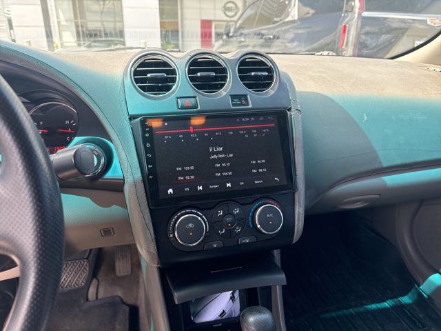 2011 Brilliant Silver Metallic Nissan Altima 2.5 FWD Sedan