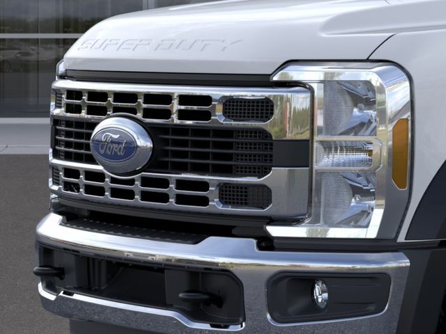 New 2026 Oxford White Ford F-550® XL image 17