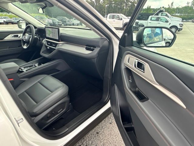 2025 Ford Explorer Active:B02485