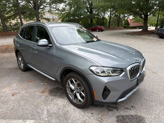 Used 2024 Gray BMW xDrive30i image 7