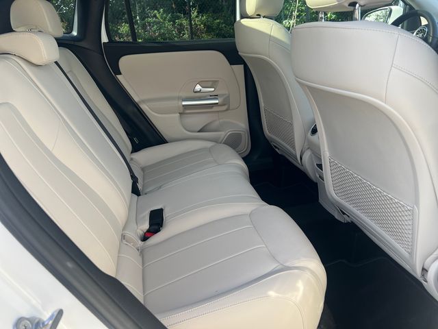 Used 2022 White Mercedes-Benz GLA 250 image 19