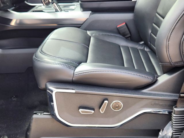 2025 Ford F-150 Platinum photo