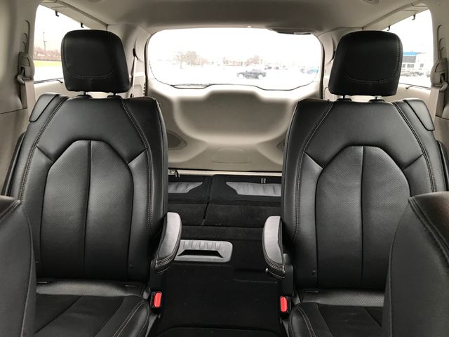 2017 Chrysler Pacifica Touring L Plus 8