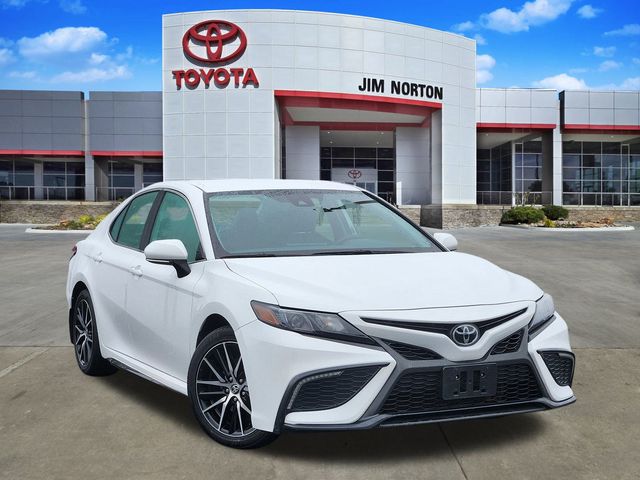 2024 Toyota Camry SE's photo