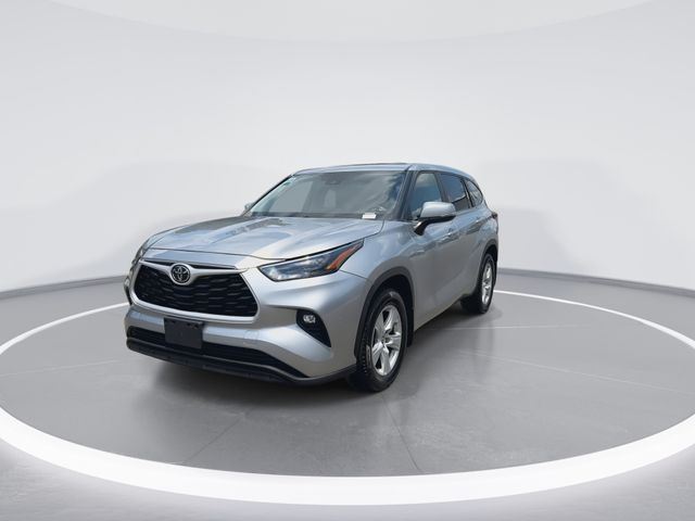 Used 2024 Silver Toyota LE image 3