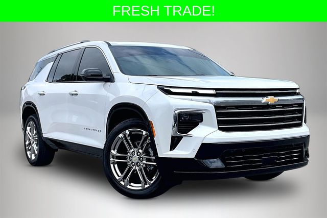 White (Iridescent Pearl Tricoat) 2025 Chevrolet Traverse High Country FWD SUV / Crossover Front-Wheel Drive 8-Speed Automatic