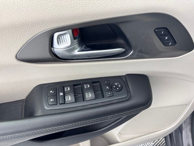 Used 2019 Chrysler Pacifica Van