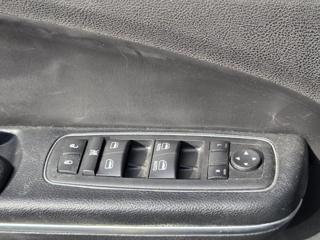 Used 2018 Black Chrysler S image 31