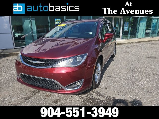 Velvet Red Pearlcoat 2017 Chrysler Pacifica Minivan Front-Wheel Drive 9-Speed Automatic