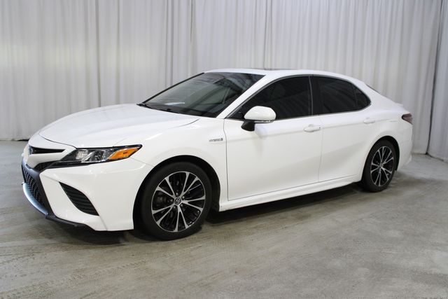 Used 2019 White Toyota SE image 28