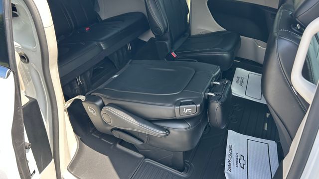 Used 2024 Chrysler Pacifica Van